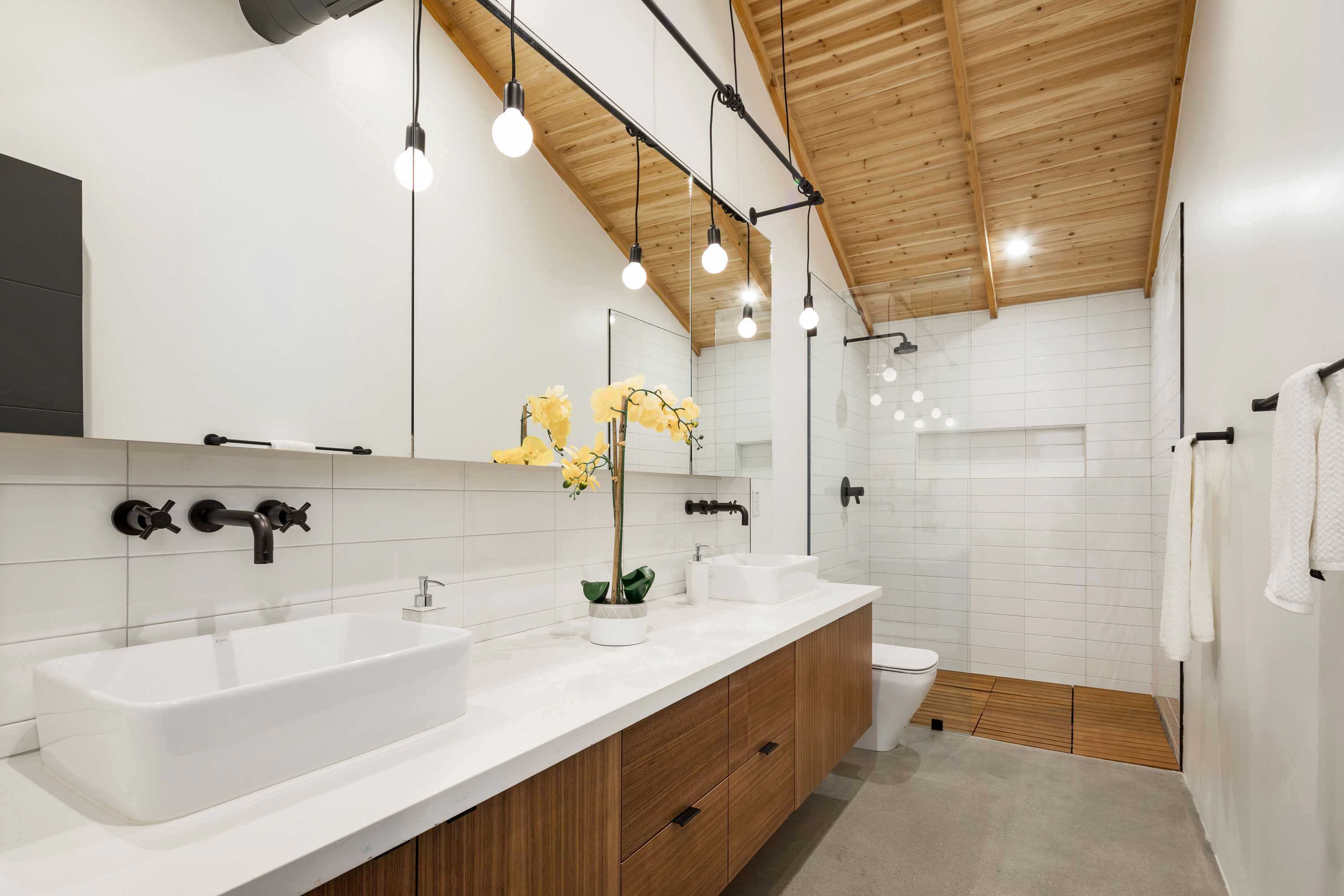 Modern bathroom with vaulted ceilings in Phoenix, AZ