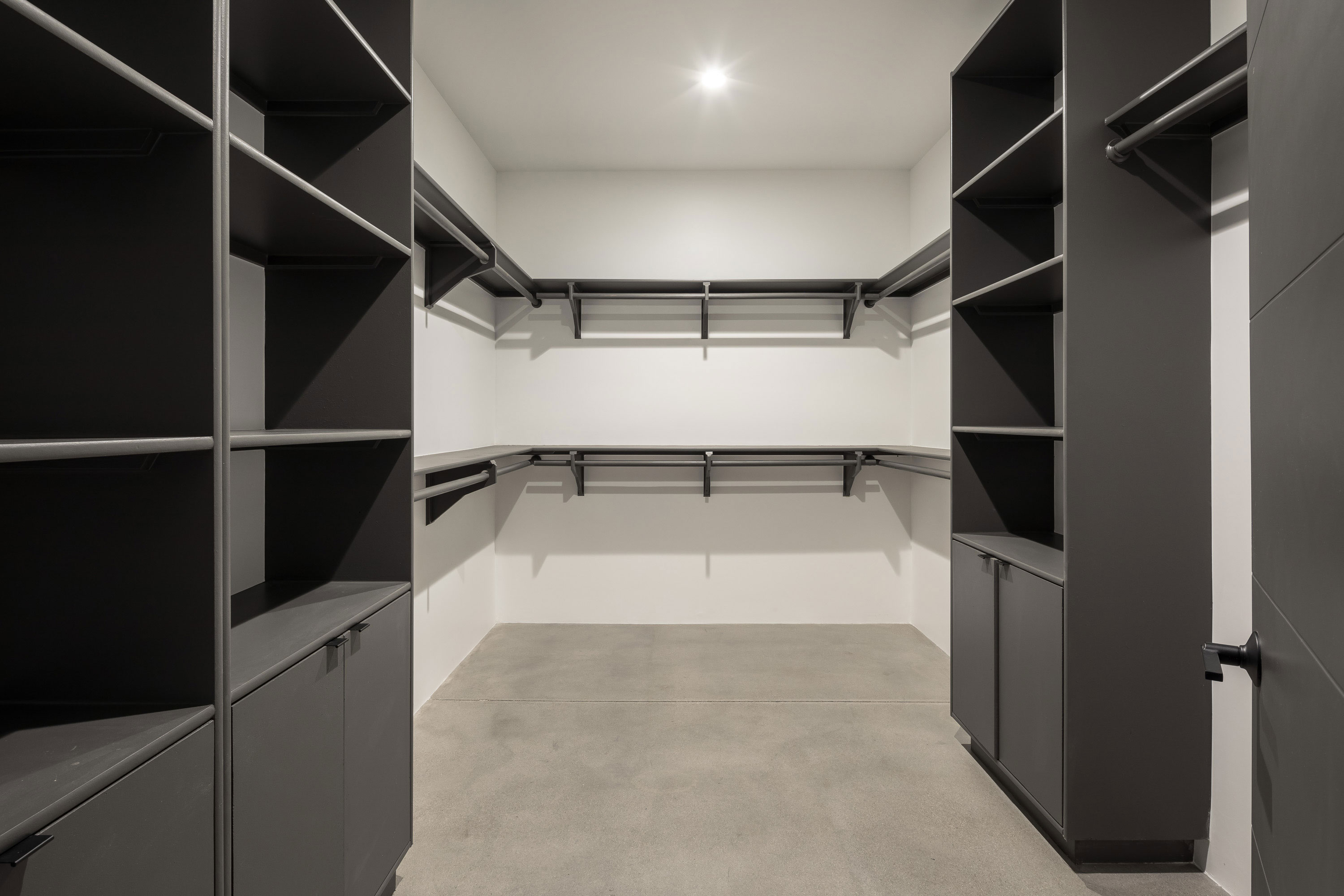 Walk-in closet