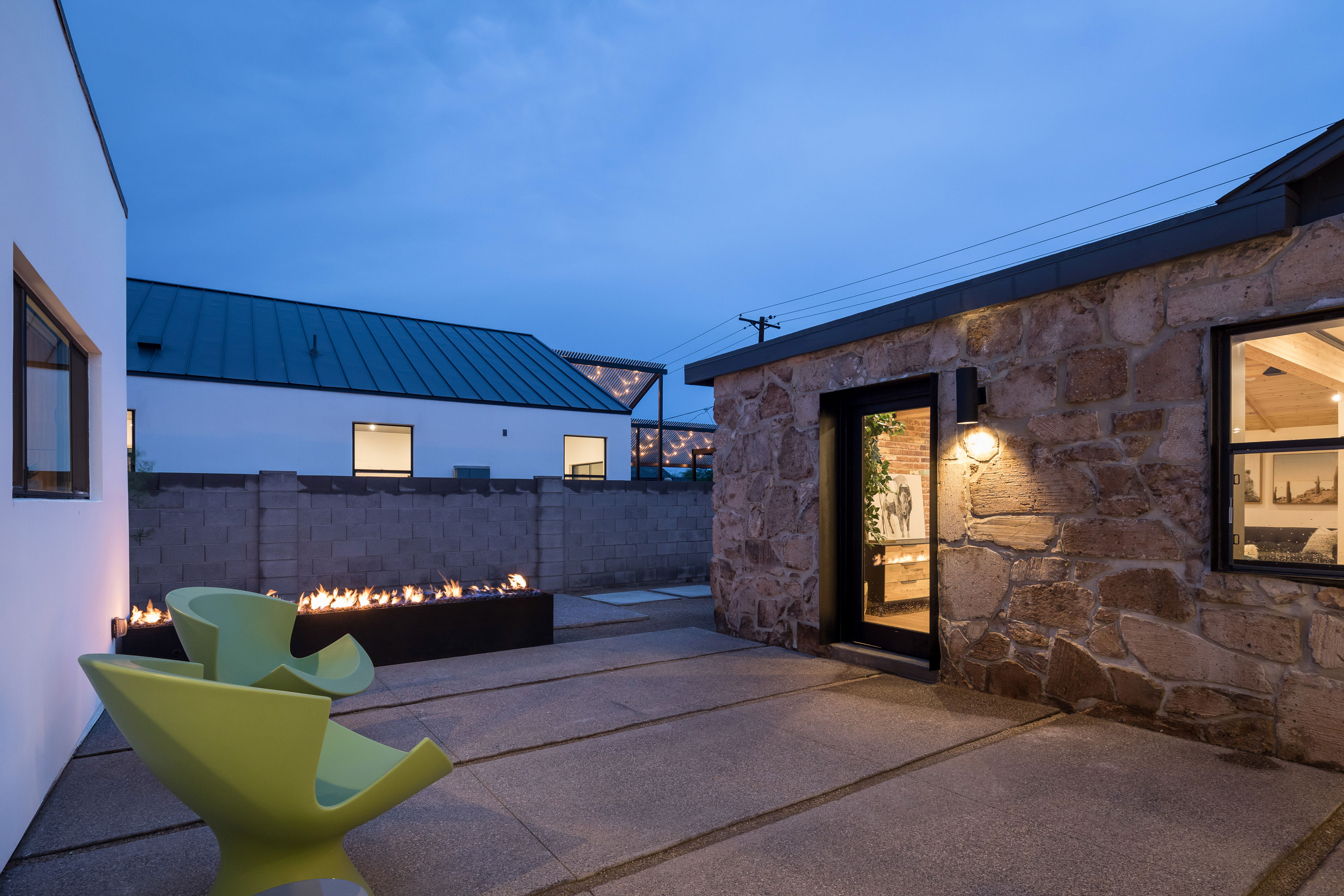 Stonewall outdoor living area in Phoenix, AZ