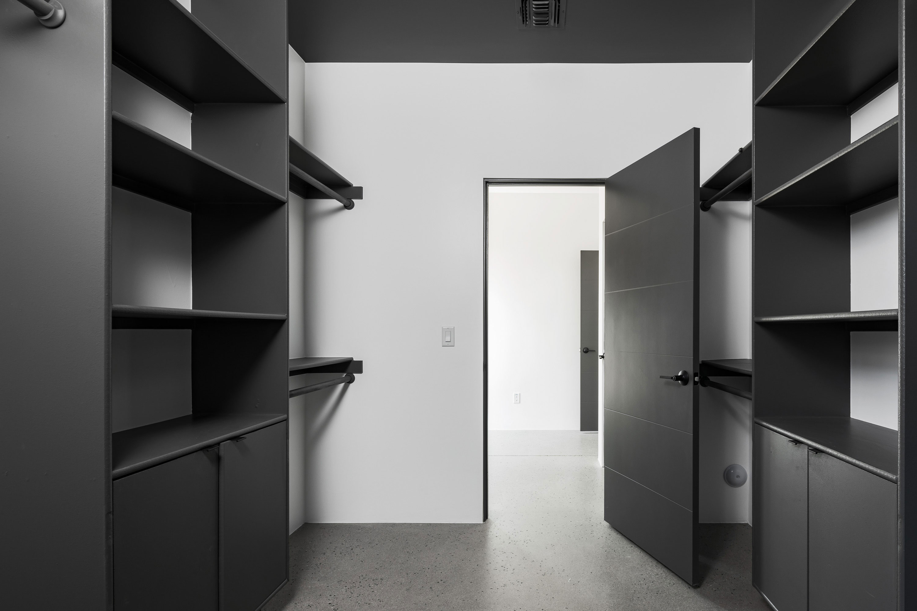Clean organized closet in Phoenix, AZ