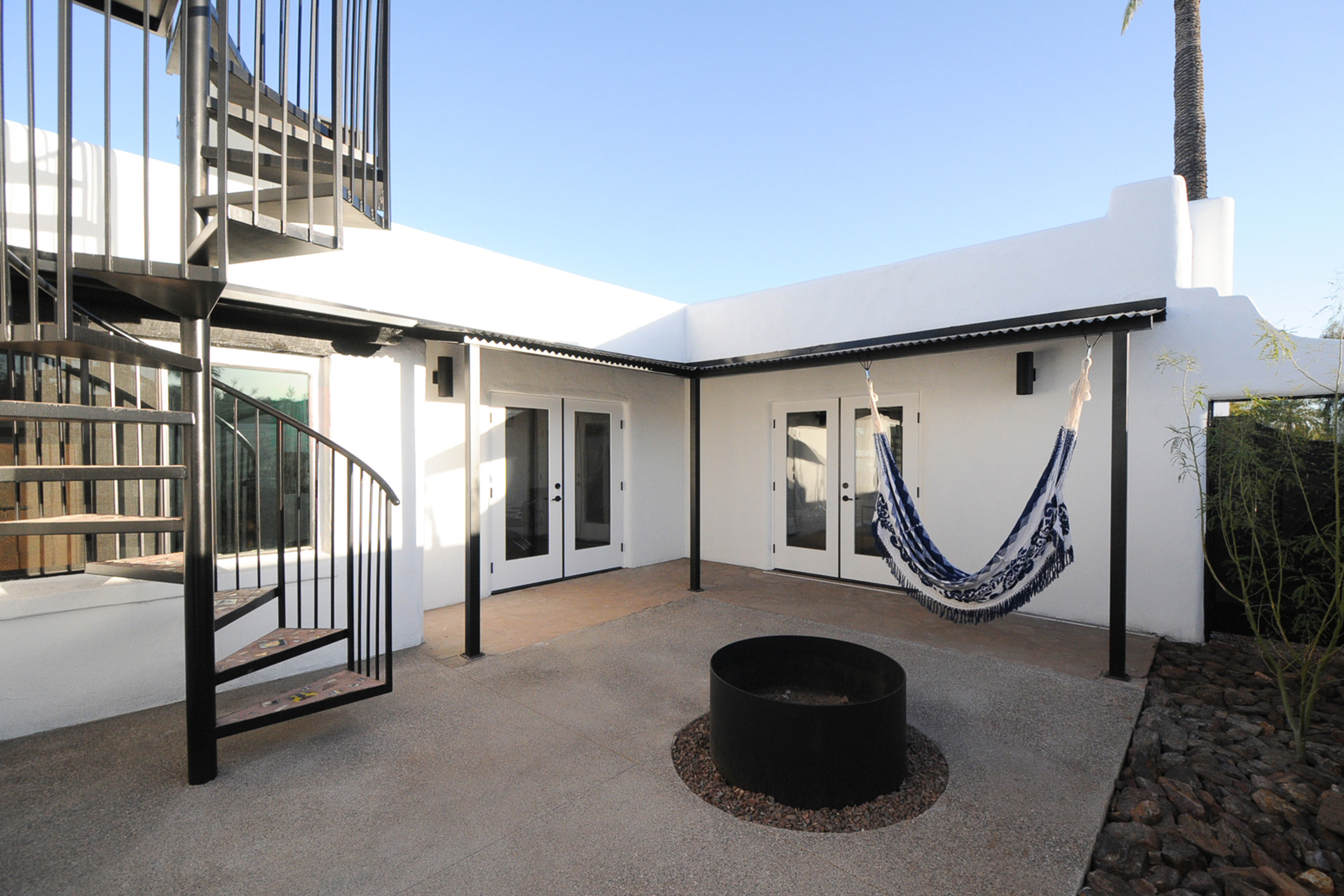 Courtyard or rooftop deck to entertain with views of Piestewa Peak